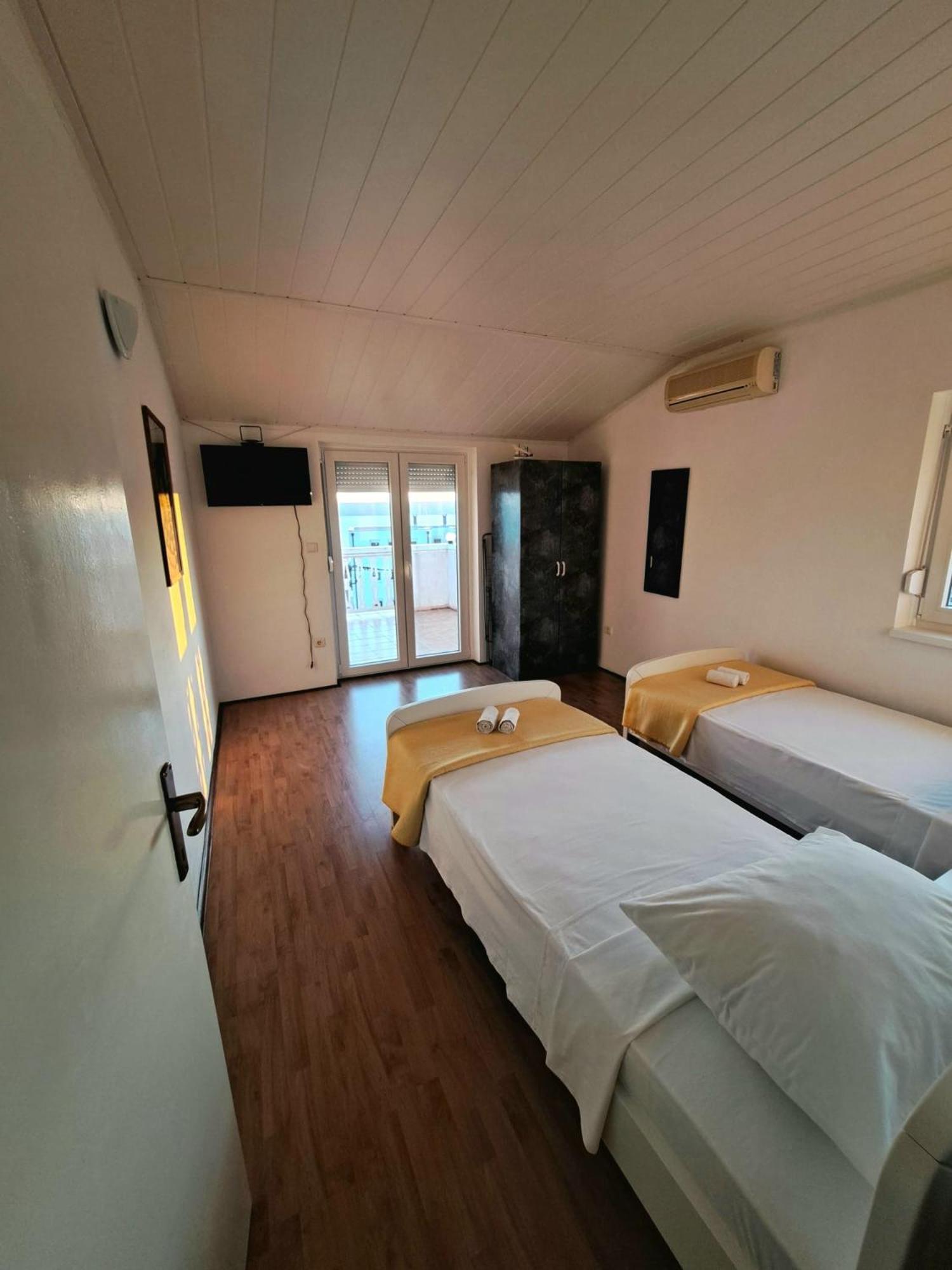 Apartments Maruna Maslenica Kültér fotó